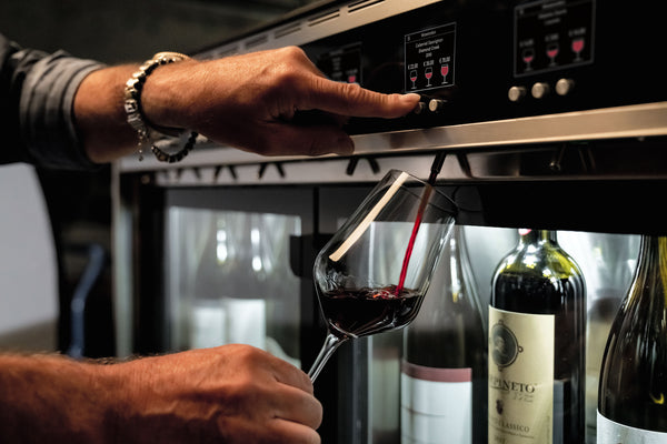 Wine Emotion (Wine Dispensers) vs. Manual Pouring: Which is Better?