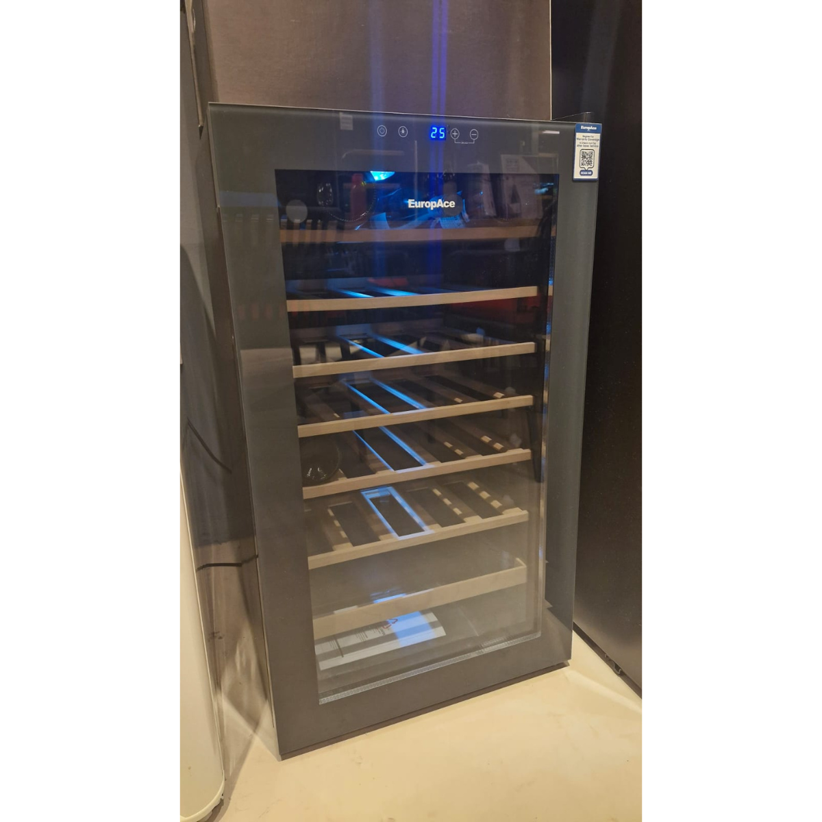 EuropAce 36 Bot Wine Cabinet