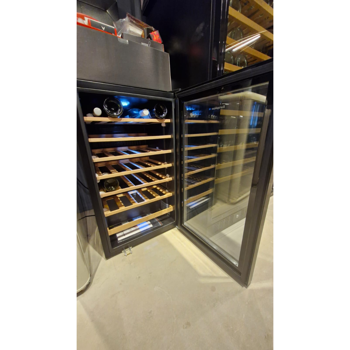 EuropAce 36 Bot Wine Cabinet