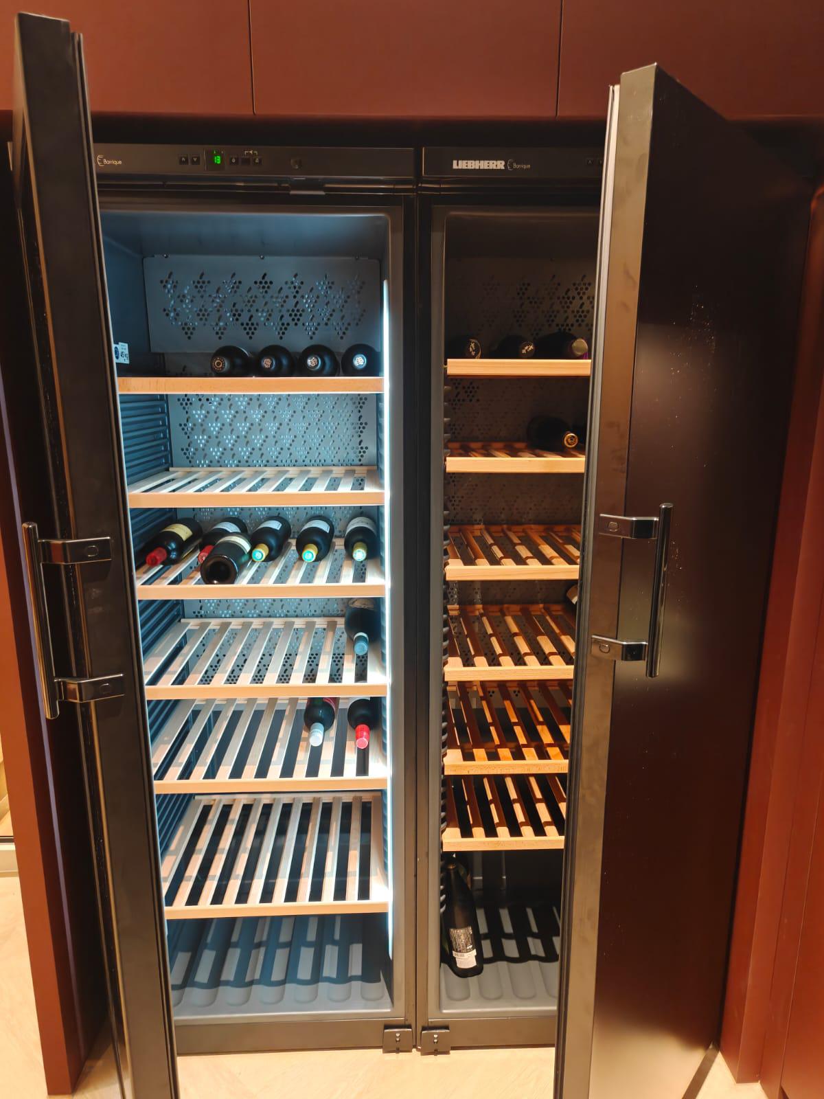 Liebherr 195 Bot Wine Cabinet(Glass Door)