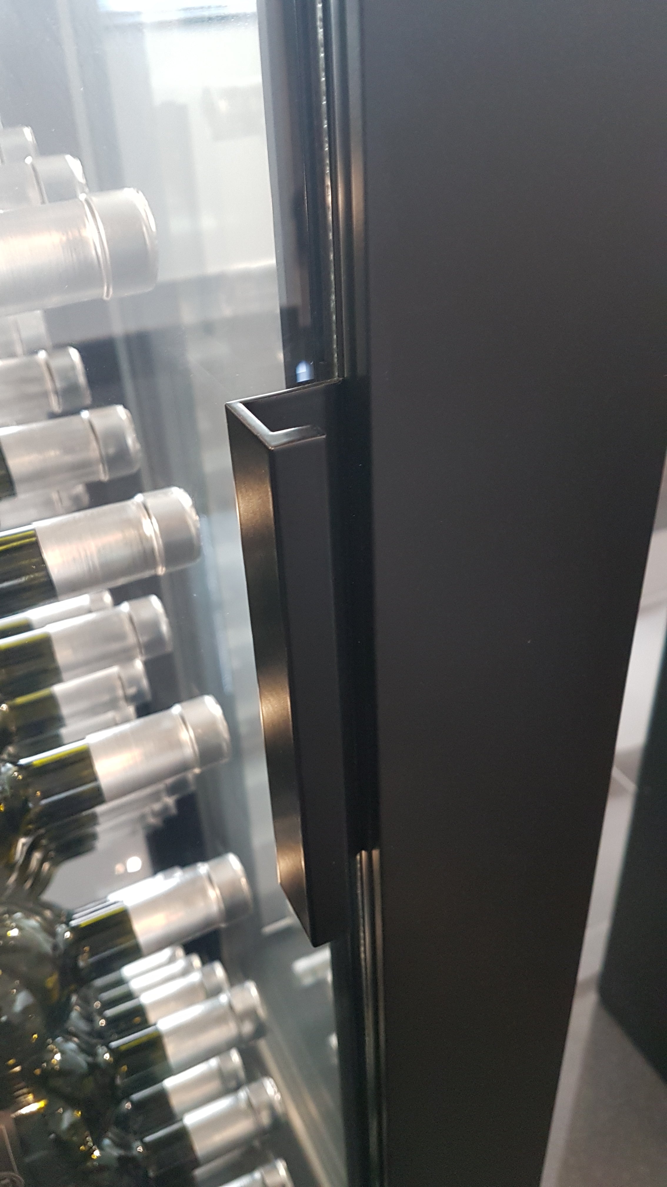 Della Marta 60 Bottles Horizontal Display with Full Solid Back