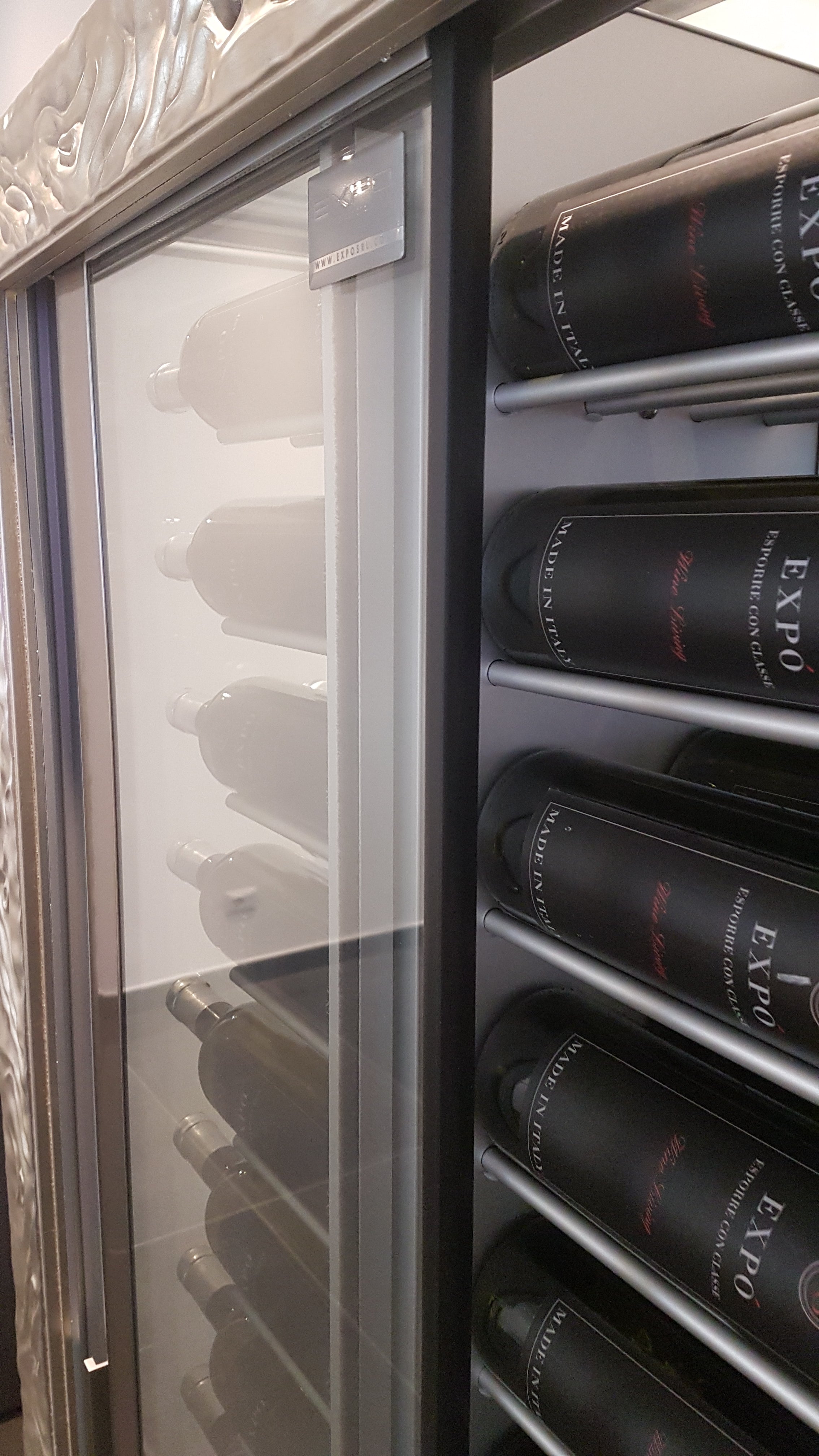 Della Marta 60 Bottles Horizontal Display with Full Solid Back