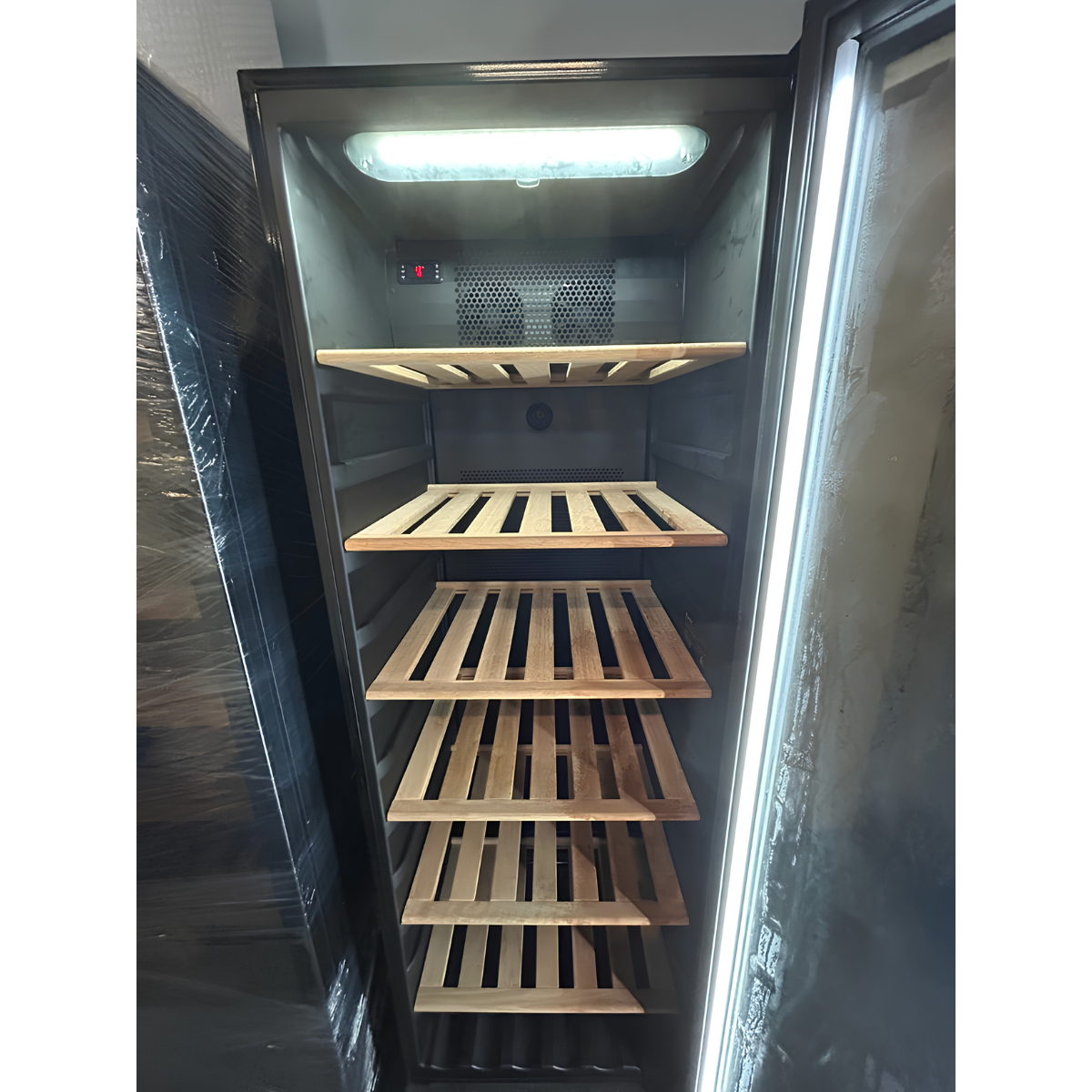 Vintec 198 Bot Single/Multi Zone Wine Cabinet (Used) (Right Hinge)