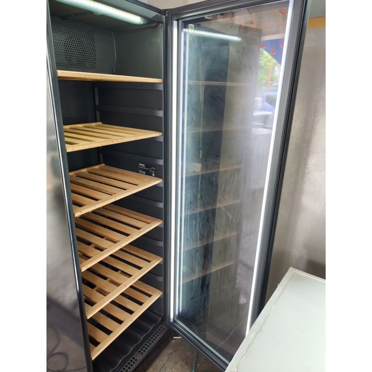 Vintec 198 Bot Single/Multi Zone Wine Cabinet (Used) (Right Hinge)