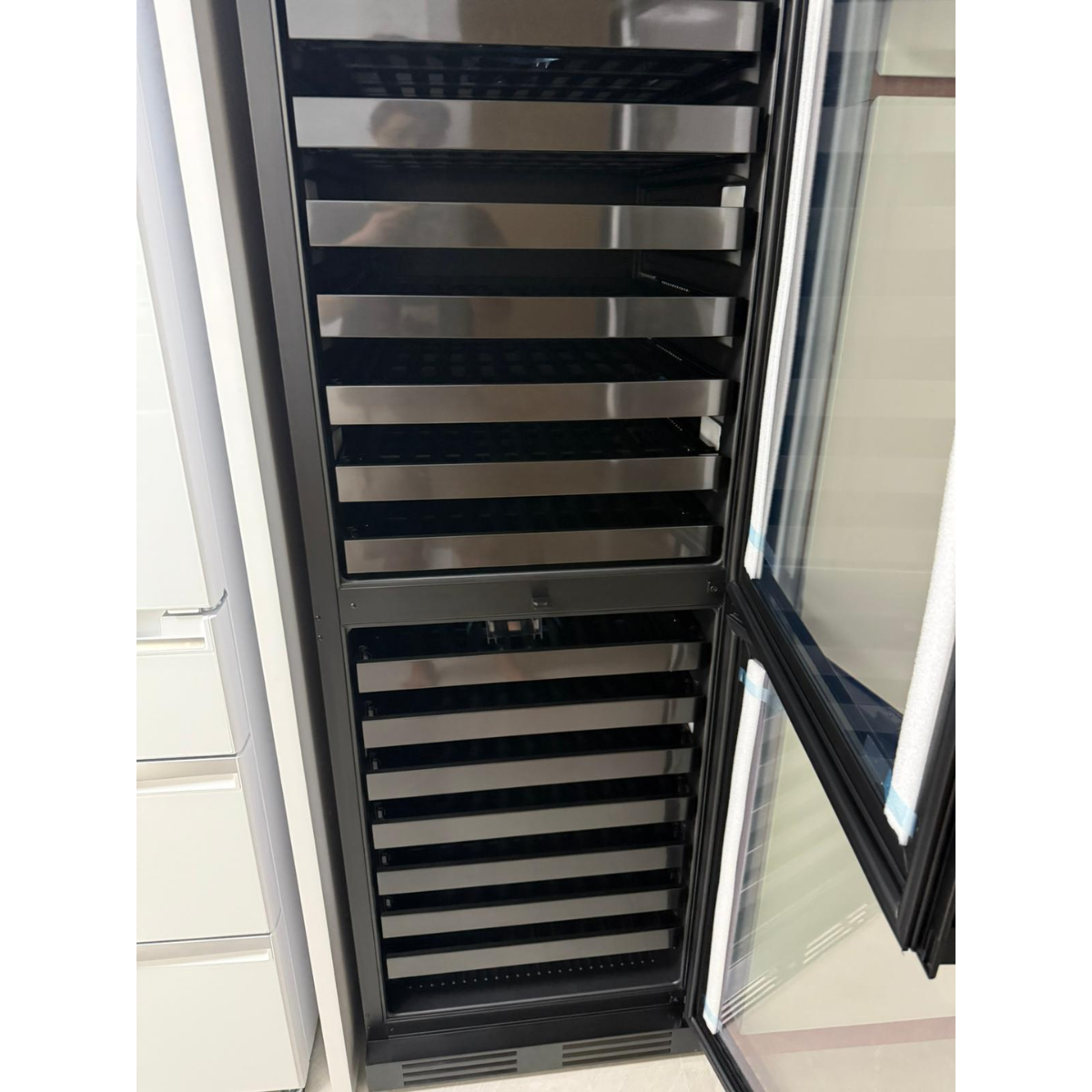 Kadeka 81 Bot 144 Can Dual Zone Wine Cabinet