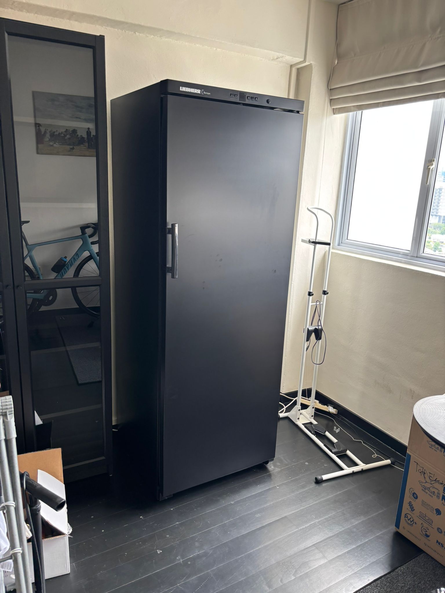 Liebherr 195 Bot Wine Cabinet(Black Door)
