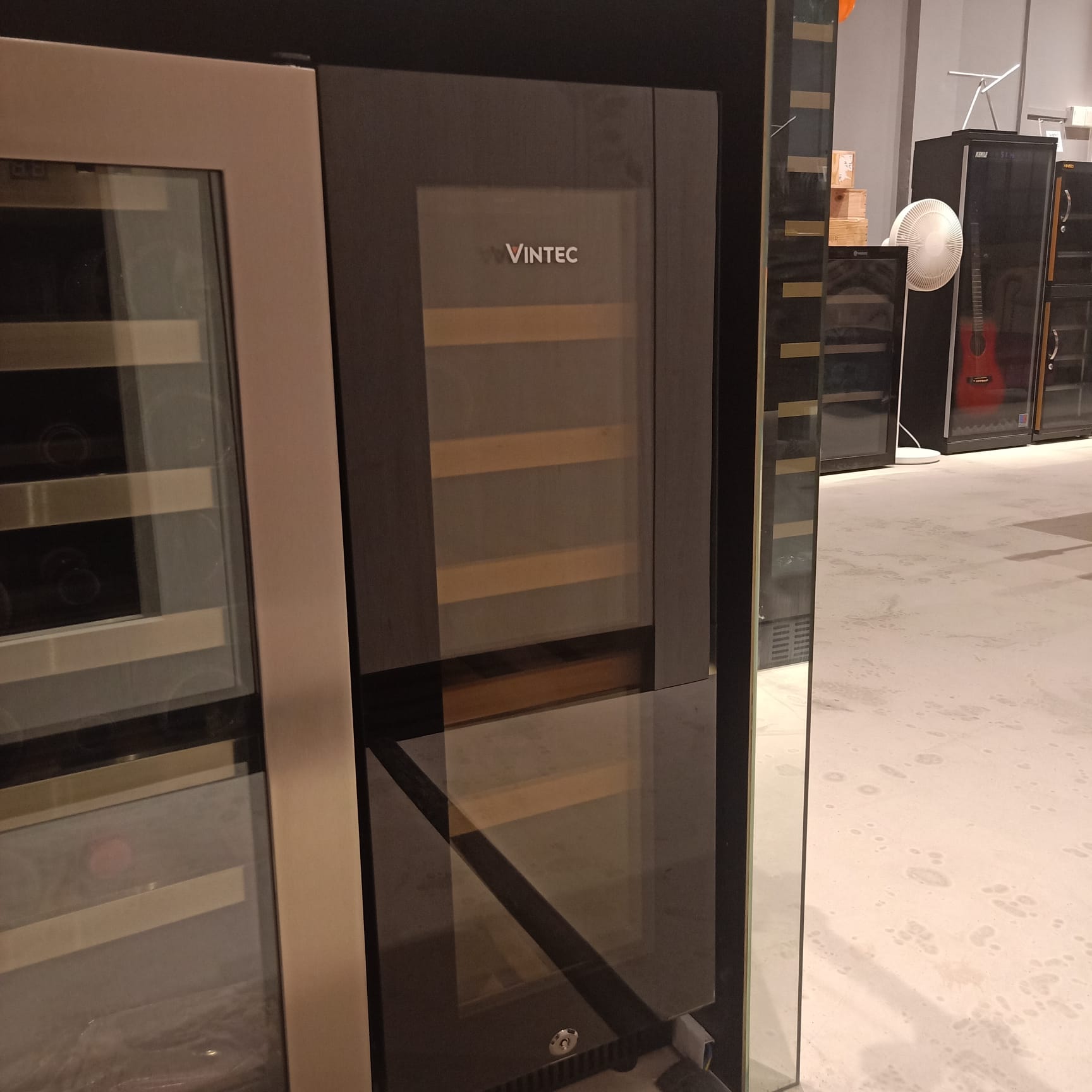Vintec 20 Bot Wine Cabinet